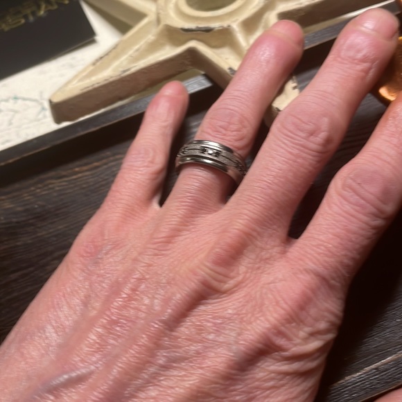 Titanium silver ring 18 stones onyx. Set in a brushed silver with solid accents. - Picture 3 of 3